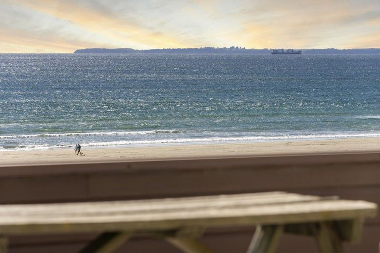 Photo of property in 76 Marine Parade, Mount Maunganui, 3116