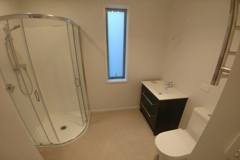Photo of property in 28 Pupuke Road, Hillcrest, Auckland, 0627