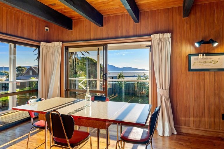 Photo of property in 11 Waiheke Street, Waikanae Beach, Waikanae, 5036