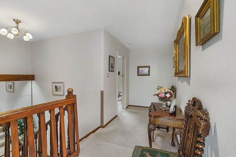Photo of property in 32 Takahe Drive, Cashmere, Christchurch, 8022