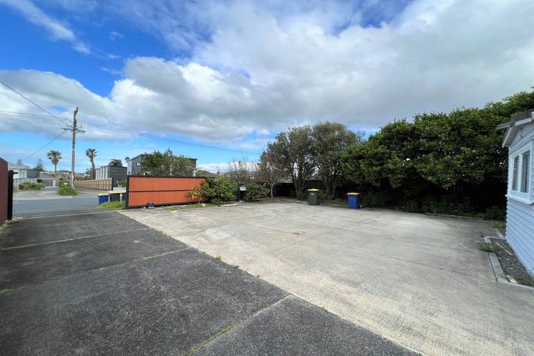 Photo of property in 730 Te Atatu Road, Te Atatu Peninsula, Auckland, 0610