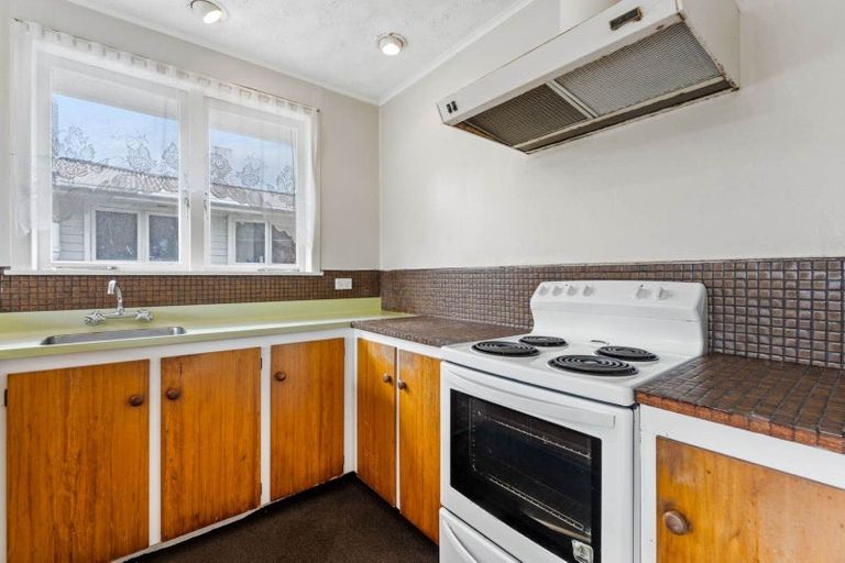 Photo of property in 536 Glenfield Road, Glenfield, Auckland, 0629