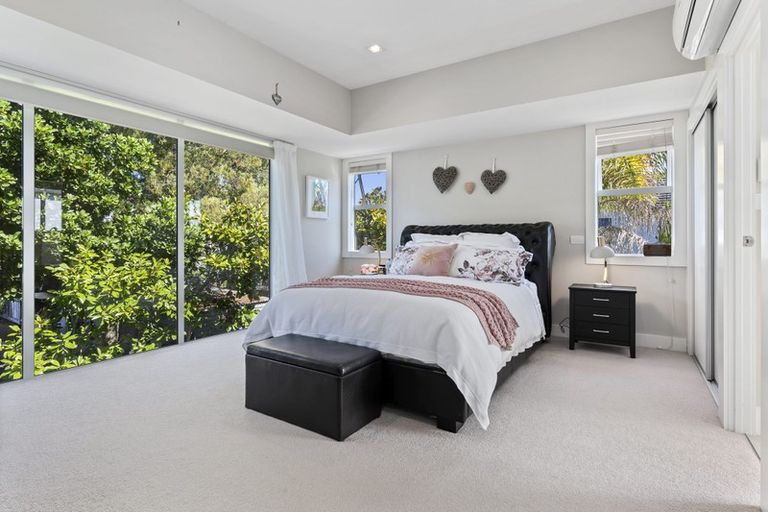 Photo of property in 43b Seaview Road, Castor Bay, Auckland, 0620
