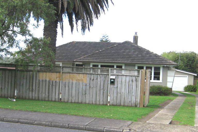Photo of property in 76a Neil Avenue, Te Atatu Peninsula, Auckland, 0610