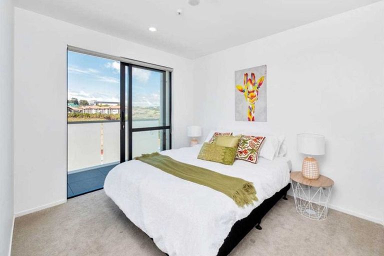 Photo of property in Apollo Apartments, 201/46 Rosedale Road, Rosedale, Auckland, 0632