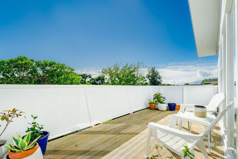 Photo of property in 1 Hadfield Place, Paraparaumu Beach, Paraparaumu, 5032