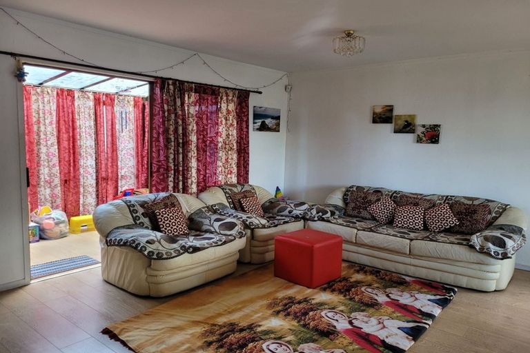 Photo of property in 2/3204 Great North Road, New Lynn, Auckland, 0600