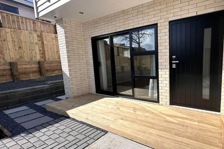 Photo of property in 17b Artesia Close, Shamrock Park, Auckland, 2016