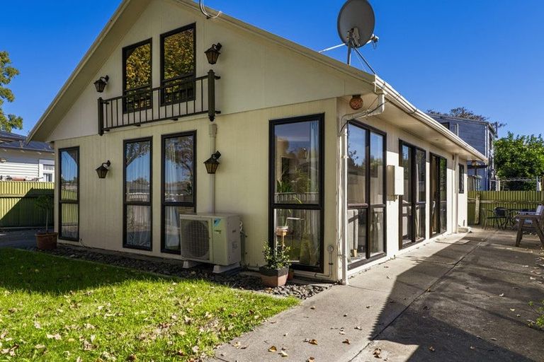 Photo of property in 100 Sylvan Road, Parkvale, Hastings, 4122