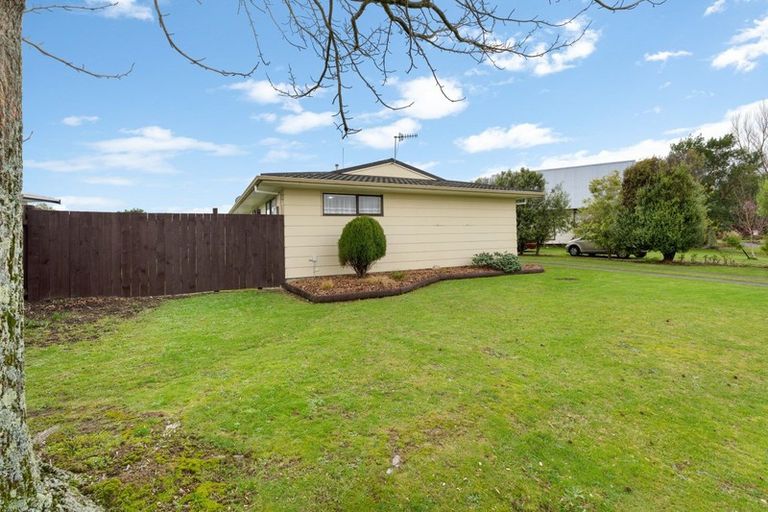 Photo of property in 8 Ashton Place, Highbury, Palmerston North, 4412