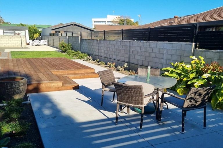 Photo of property in 11 Lowther Place, Taradale, Napier, 4112