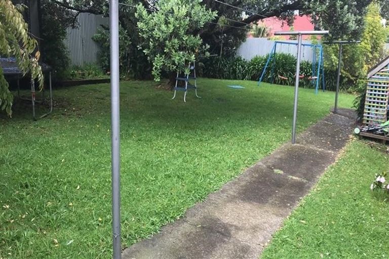 Photo of property in 2/57 Mcintyre Road, Mangere Bridge, Auckland, 2022