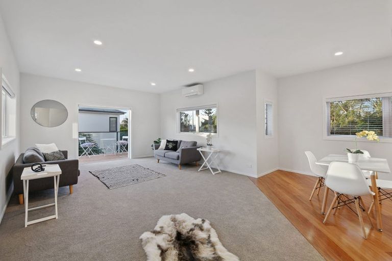 Photo of property in 352 East Coast Road, Sunnynook, Auckland, 0630