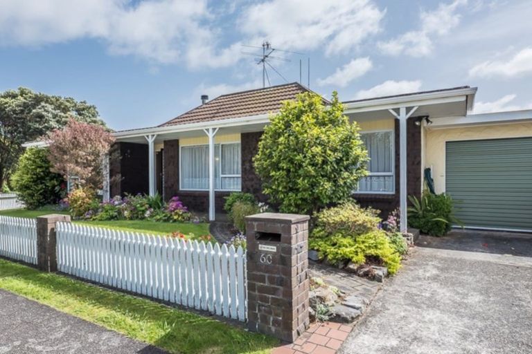 Photo of property in 60 Rewarewa Crescent, Waikanae, 5036