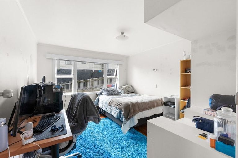 Photo of property in 130 Brooklands Road, Brooklands, New Plymouth, 4310