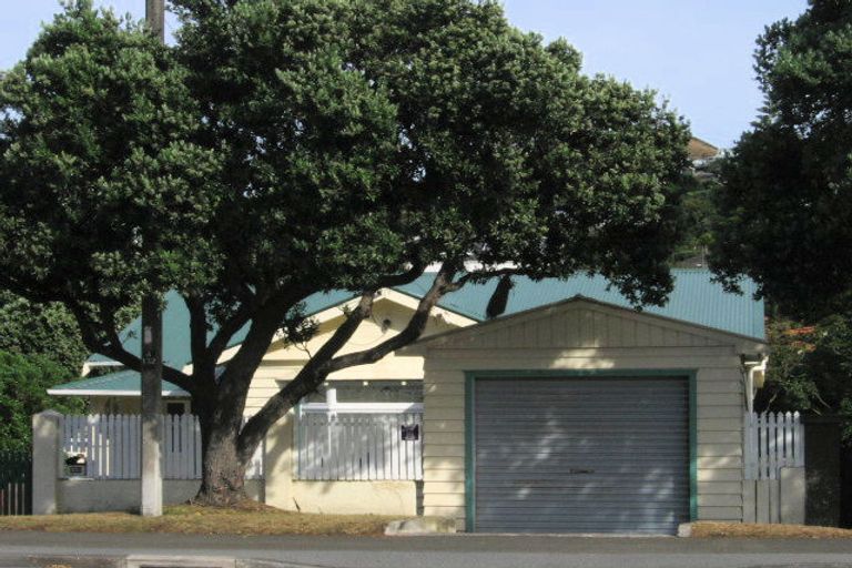 Photo of property in 332 The Parade, Island Bay, Wellington, 6023