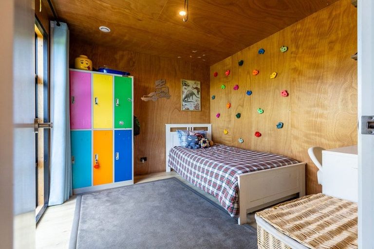 Photo of property in 237 Croydon Road, Midhirst, Stratford, 4394