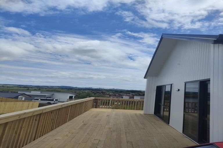 Photo of property in 12 Taupata Lane, Helensville, 0800