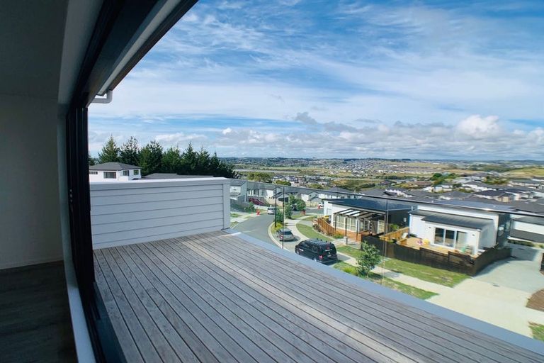 Photo of property in 38 Ascension Crescent, Orewa, 0931