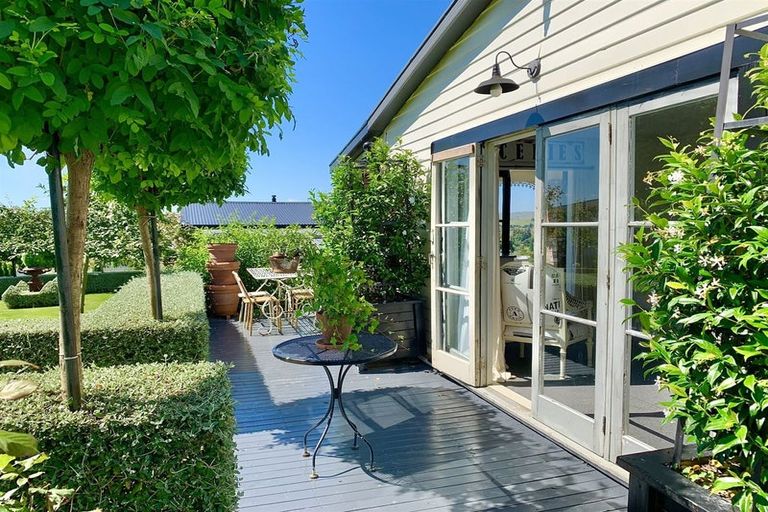 Photo of property in 22 Domain Road, Waipawa, 4210