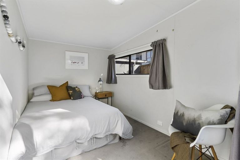 Photo of property in 2/25 Mannering Place, Hillcrest, Auckland, 0627