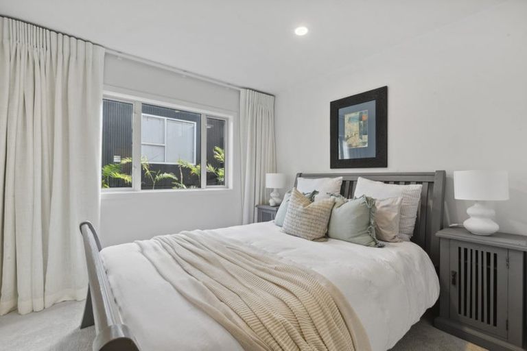 Photo of property in 2/4 Richards Avenue, Forrest Hill, Auckland, 0620