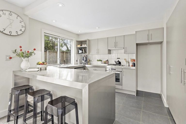 Photo of property in 41 Forres Street, Seatoun, Wellington, 6022