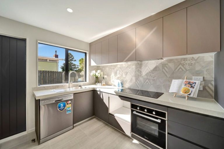 Photo of property in 10/106 Triangle Road, Massey, Auckland, 0614