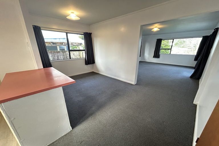 Photo of property in 1/2 Hueglow Rise, West Harbour, Auckland, 0618