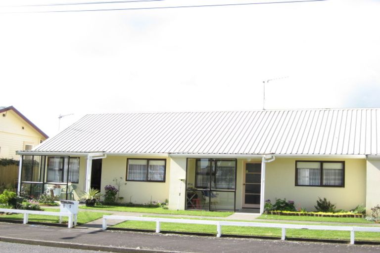 Photo of property in 15-17 Henui Street, Strandon, New Plymouth, 4312