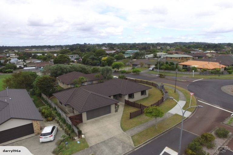 Photo of property in 2 Mandalay Place, Waiuku, 2123