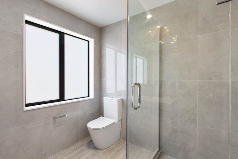 Photo of property in 24d Lincoln Park Avenue, Massey, Auckland, 0614