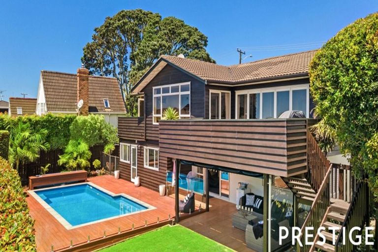 Photo of property in 29 Knights Road, Rothesay Bay, Auckland, 0630