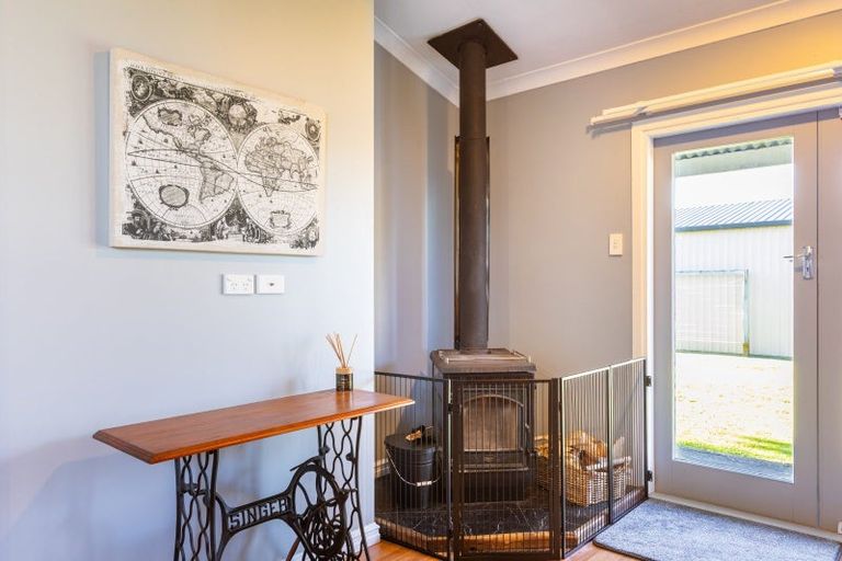 Photo of property in 16 Ross Street, Woodville, 4920