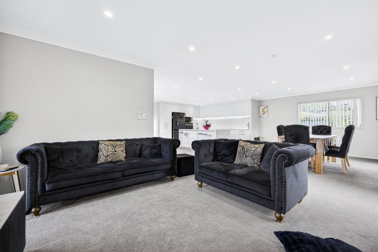 Photo of property in 37 Riverglade Parkway, Te Atatu South, Auckland, 0610