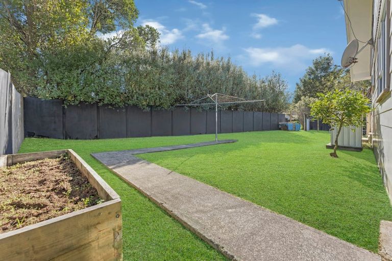 Photo of property in 47 Claverdon Drive, Massey, Auckland, 0614