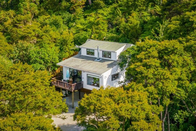 Photo of property in 26 Mceldowney Road, Titirangi, Auckland, 0604