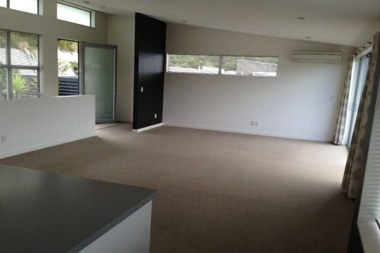 Photo of property in 49 Tiketike Way, Brooklyn, Wellington, 6021