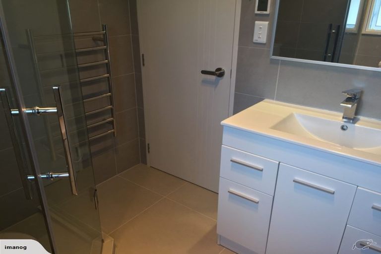 Photo of property in 73 Tamahere Drive, Glenfield, Auckland, 0629