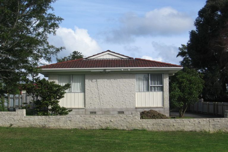 Photo of property in 1/28 Taipari Road, Te Atatu Peninsula, Auckland, 0610