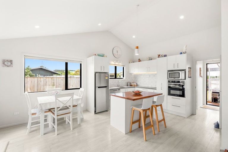 Photo of property in 1 Colenso Place, Otaki Beach, Otaki, 5512