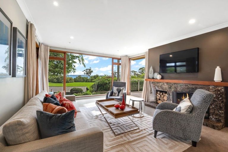 Photo of property in 247 Broomfields Road, Whitford, Howick, 2571