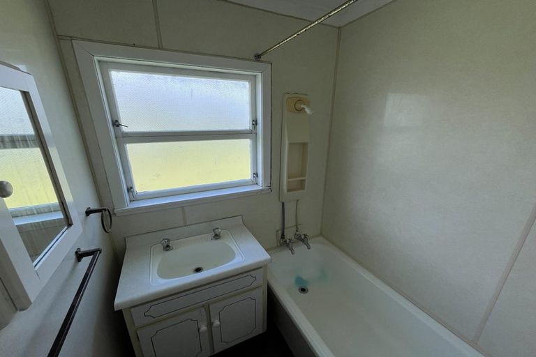 Photo of property in 6 Bartholomew Road, Levin, 5510