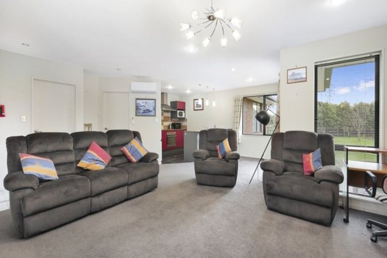 Photo of property in 9 Little Oaks Drive, Yaldhurst, Christchurch, 8042