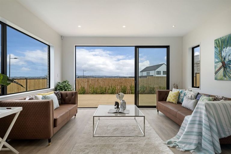 Photo of property in 17 Ocean Breeze Avenue, Hobsonville, Auckland, 0616