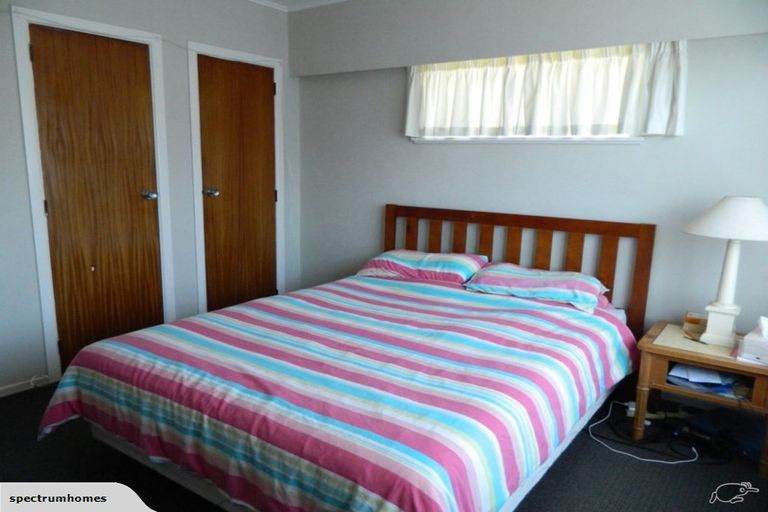 Photo of property in 3 Merritt Way, Newlands, Wellington, 6037