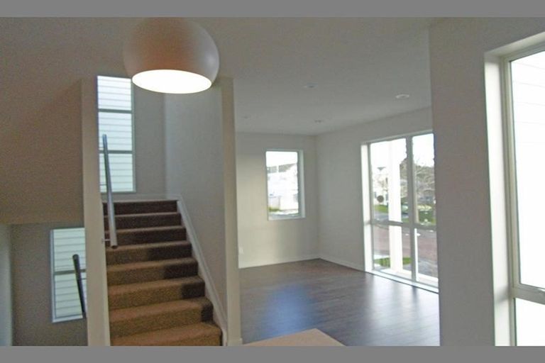 Photo of property in 28 Stephen Avenue, Henderson, Auckland, 0610