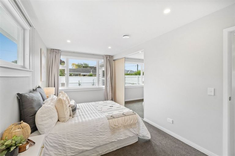 Photo of property in 9 Derrett Place, Saint Martins, Christchurch, 8022