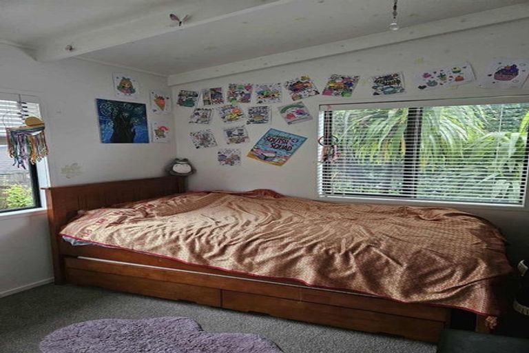 Photo of property in 2/99 Konini Road, Titirangi, Auckland, 0604
