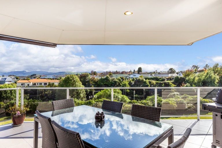 Photo of property in 19 Magnolia Rise, Waipahihi, Taupo, 3330